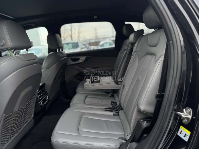 Audi Q7 S-Line/Panora/7sed