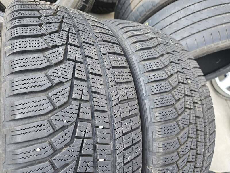Hankook 205/55 R17 Zimska