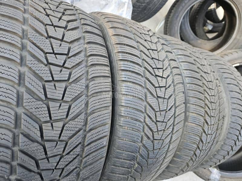Hankook 225/50 R18 Zimska