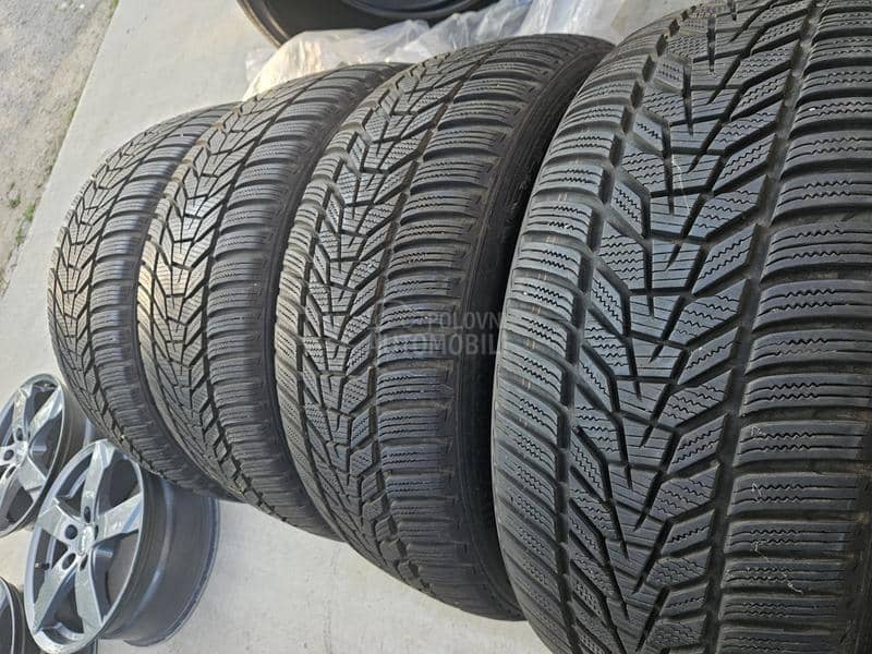 Hankook 225/50 R18 Zimska