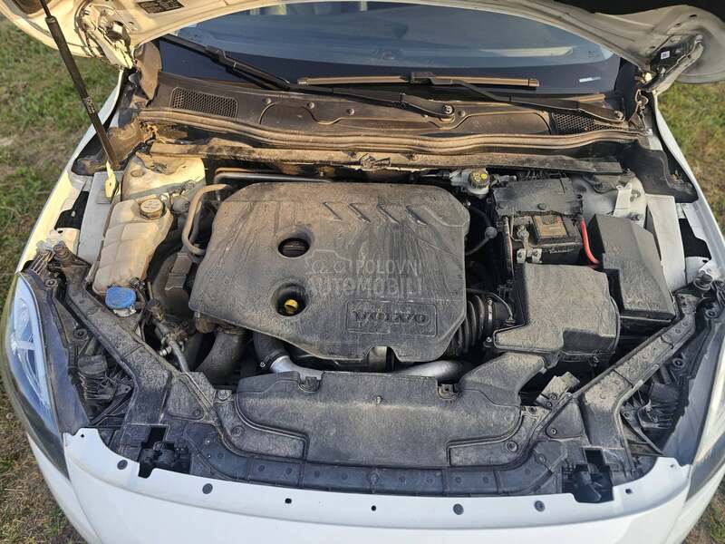 Volvo V40 D2