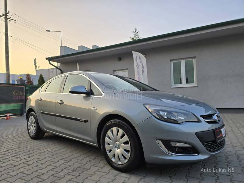 Opel Astra J 1 4 N.A.V.I.