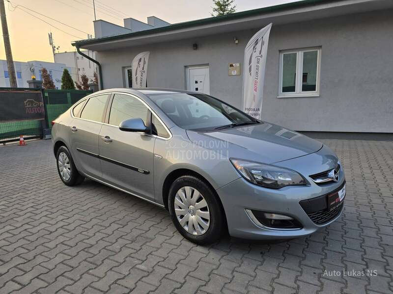 Opel Astra J 1 4 N.A.V.I.