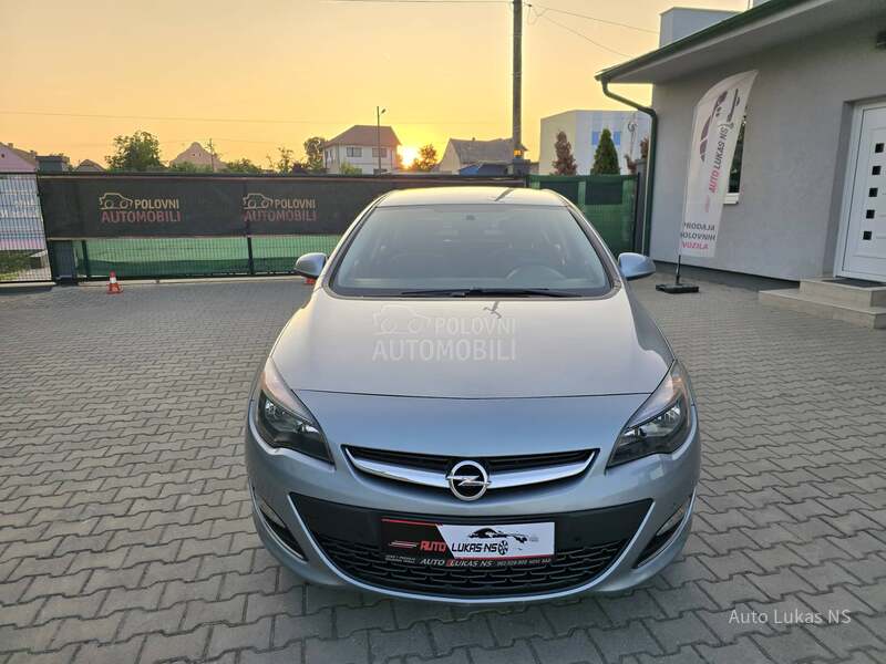 Opel Astra J 1 4 N.A.V.I.