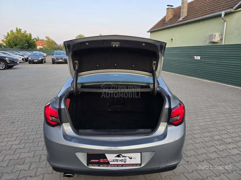Opel Astra J 1 4 N.A.V.I.