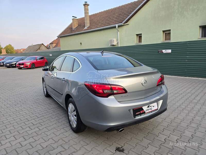 Opel Astra J 1 4 N.A.V.I.