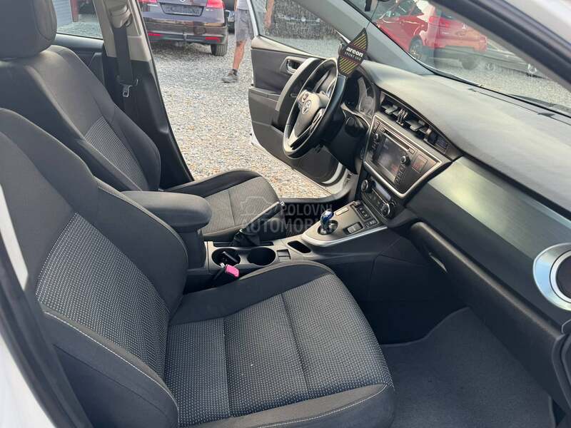 Toyota Auris 1.8 HYBRID