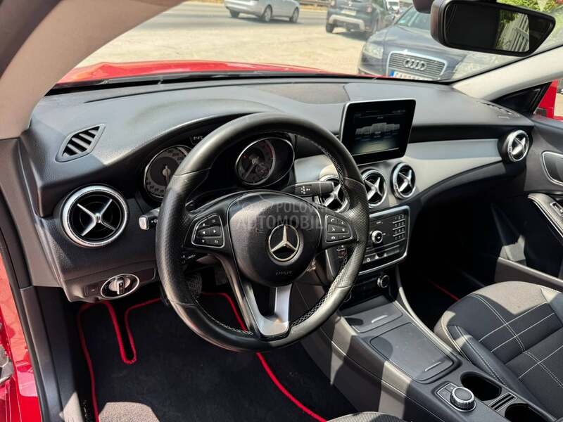 Mercedes Benz CLA 200 