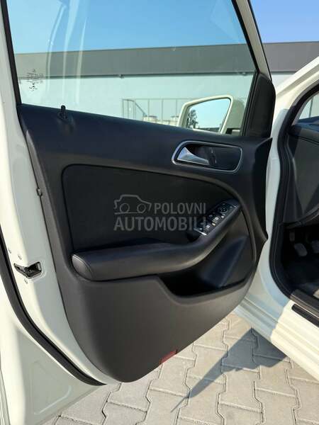 Mercedes Benz B 180 