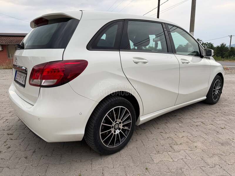 Mercedes Benz B 180 