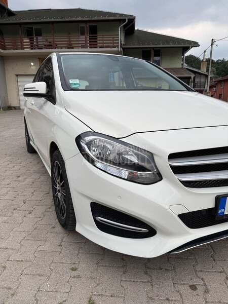 Mercedes Benz B 180 