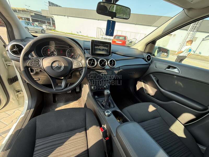 Mercedes Benz B 180 