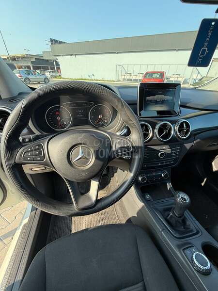 Mercedes Benz B 180 