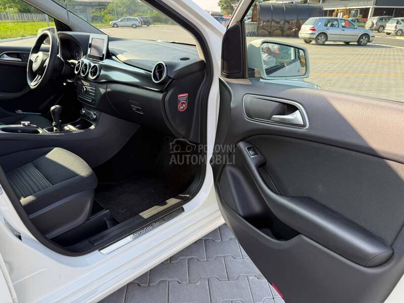 Mercedes Benz B 180 
