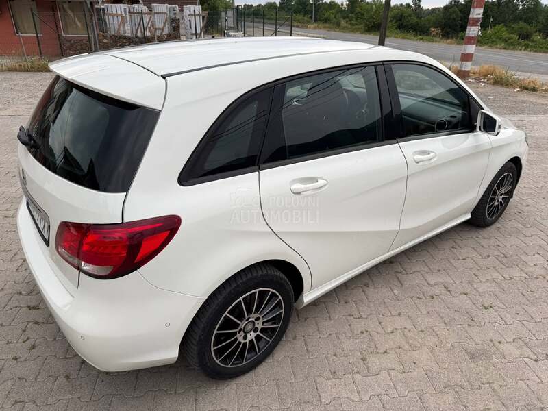 Mercedes Benz B 180 