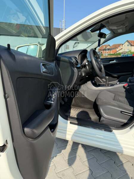 Mercedes Benz B 180 