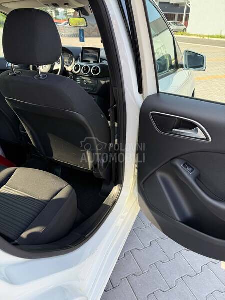 Mercedes Benz B 180 