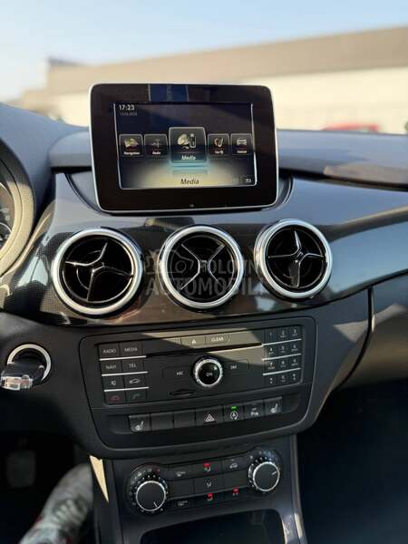 Mercedes Benz B 180 
