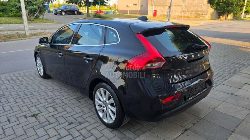 Volvo V40 1.6 D2 MOMENTUM