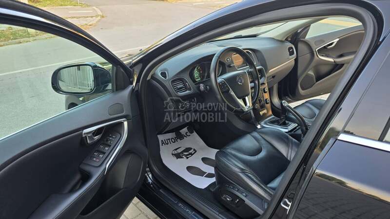 Volvo V40 1.6 D2 MOMENTUM