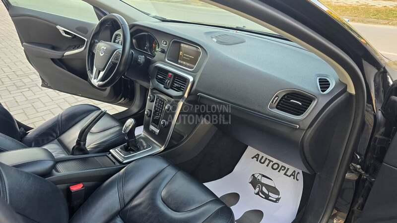 Volvo V40 1.6 D2 MOMENTUM