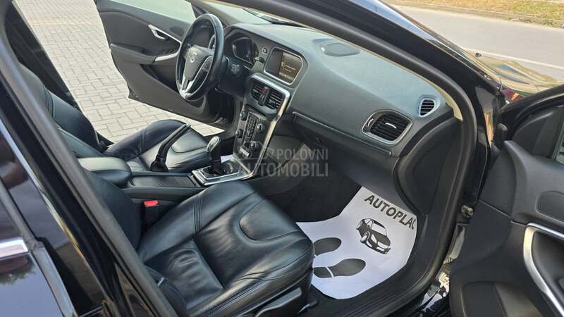 Volvo V40 1.6 D2 MOMENTUM
