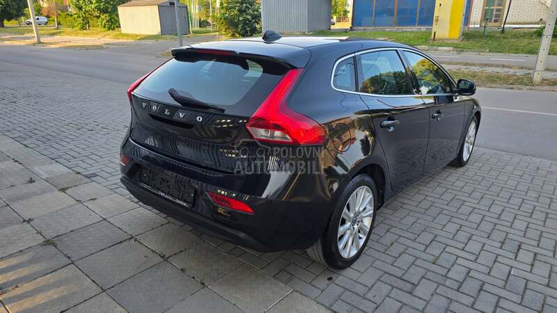 Volvo V40 1.6 D2 MOMENTUM