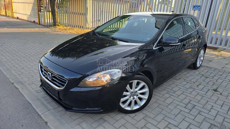 Volvo V40 1.6 D2 MOMENTUM