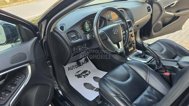 Volvo V40 1.6 D2 MOMENTUM