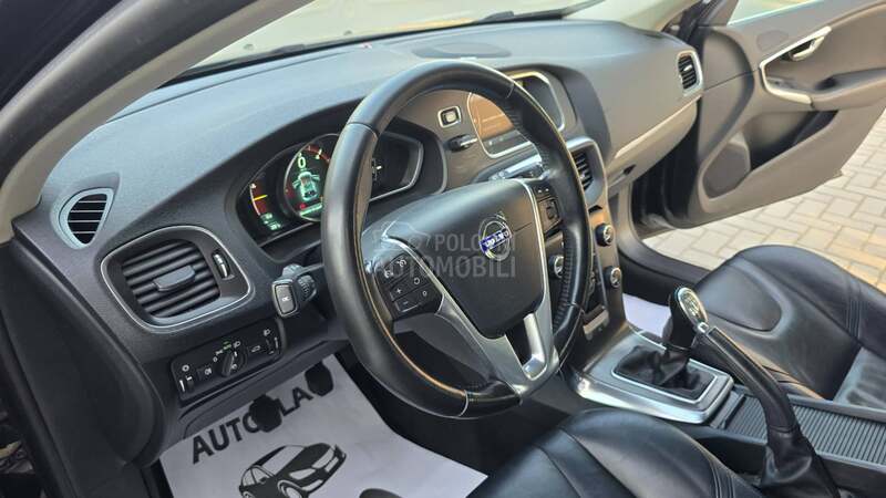 Volvo V40 1.6 D2 MOMENTUM