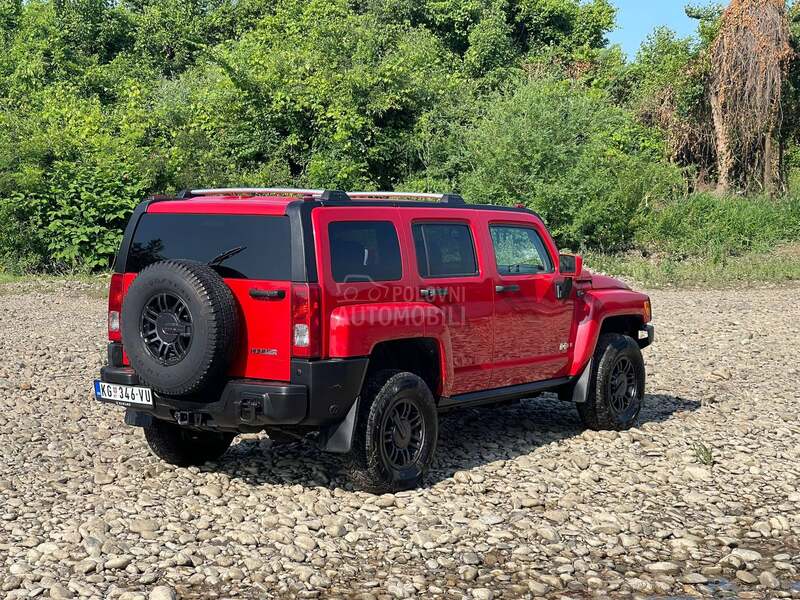 Hummer H3 