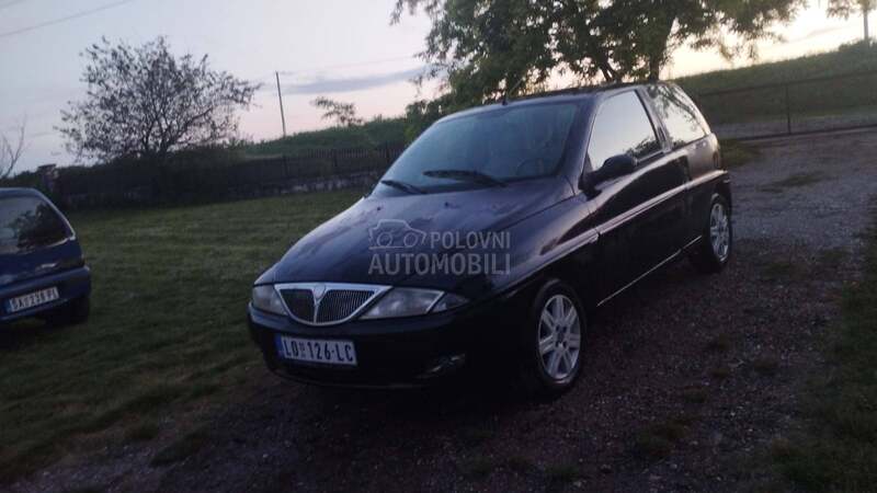 Lancia Ypsilon 12