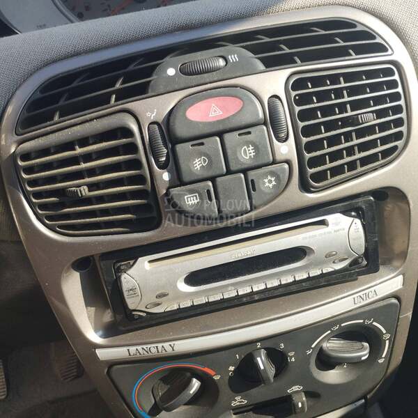 Lancia Ypsilon 12