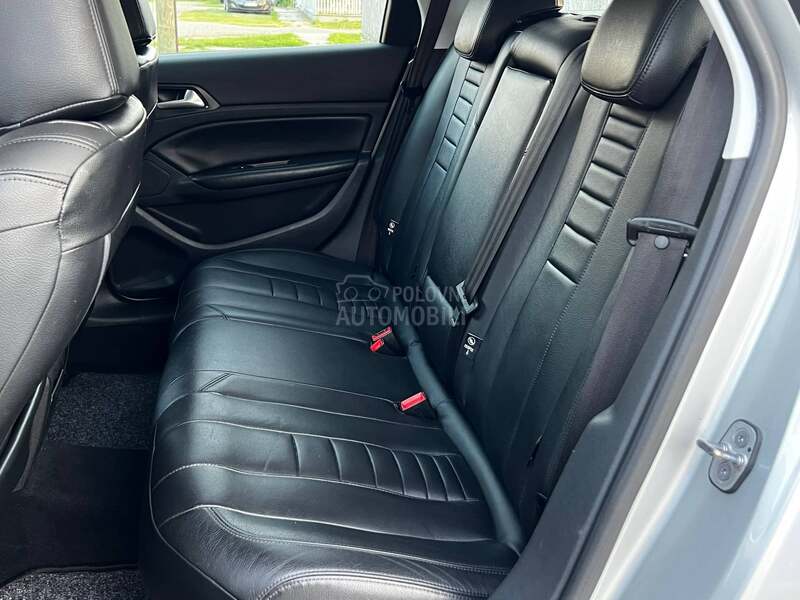 Peugeot 308 2.0 e-HDi / Allure