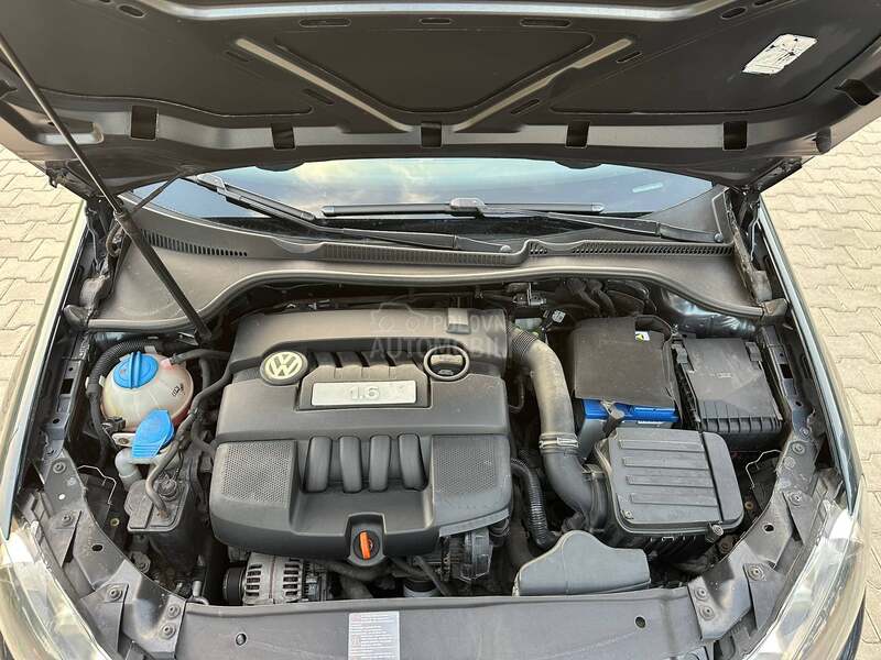 Volkswagen Golf 6 1.6 8.v 102 k.s