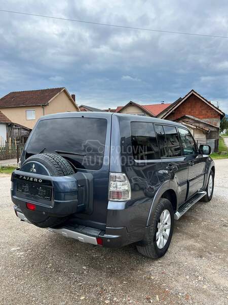 Mitsubishi Pajero N1