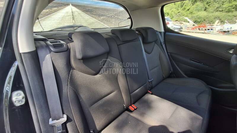 Peugeot 308 1.6e-HDI/N.A.V/L.E.D