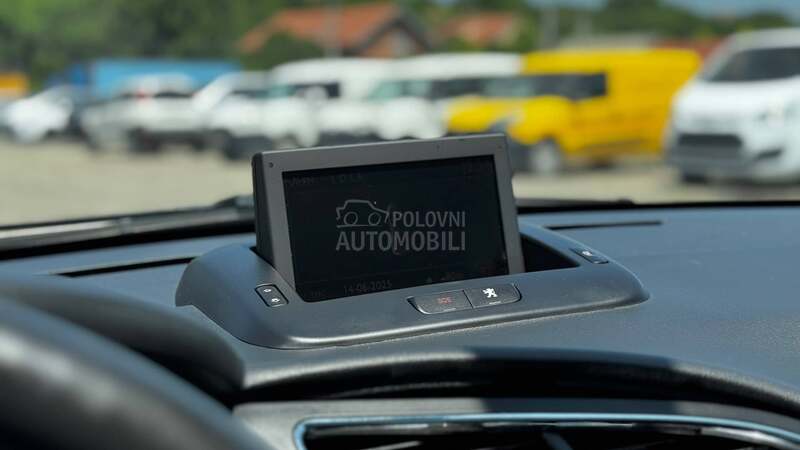 Peugeot 3008 2.0  allure pano nav