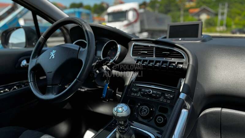 Peugeot 3008 2.0  allure pano nav