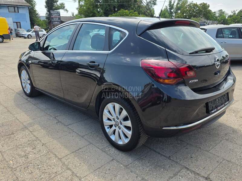 Opel Astra J 1.6 CDTI LED