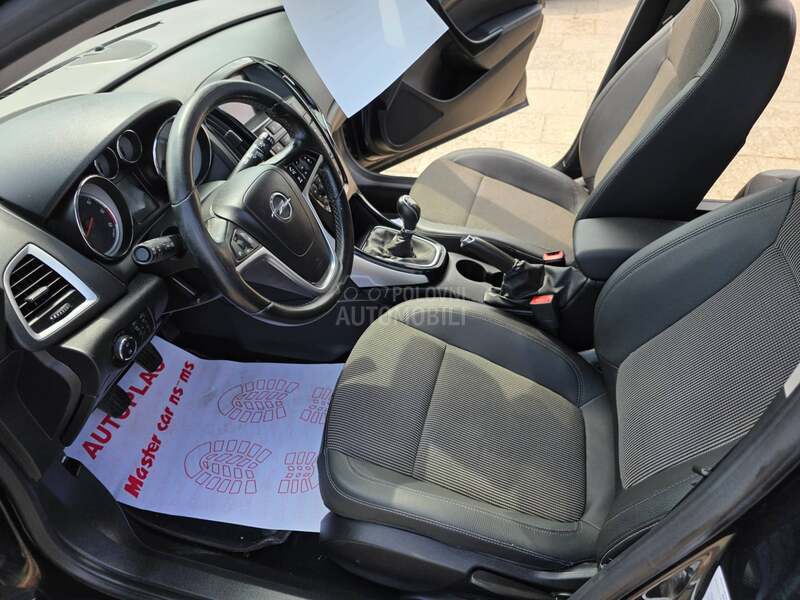 Opel Astra J 1.6 CDTI LED