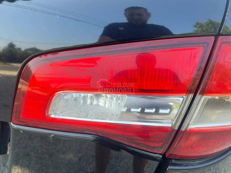 Stop svetlo gepeka desno