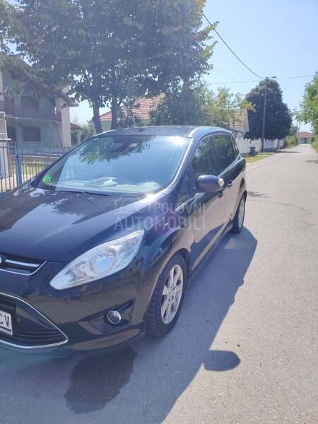 Ford Grand C-Max dobar