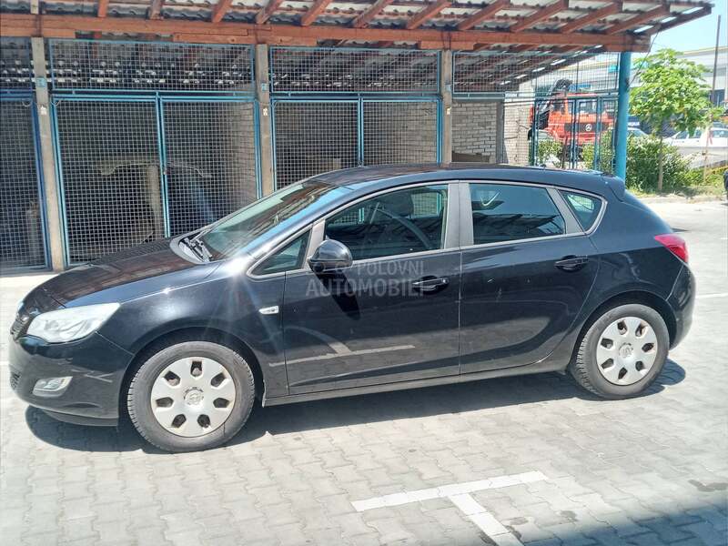 Opel Astra J 1.7