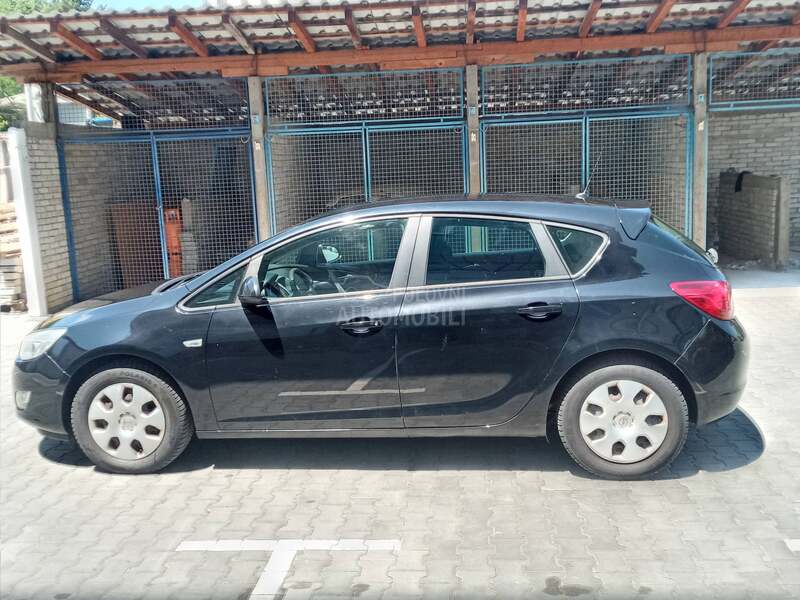 Opel Astra J 1.7