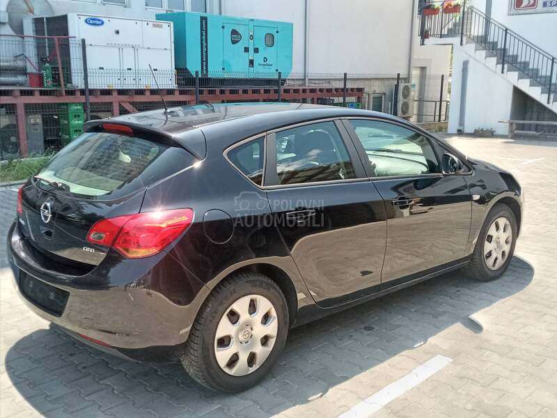 Opel Astra J 1.7