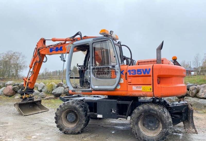 Hitachi EX 135W