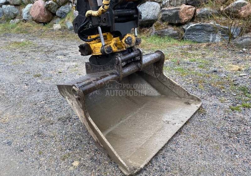 Hitachi EX 135W