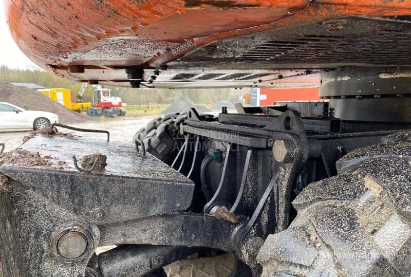Hitachi EX 135W