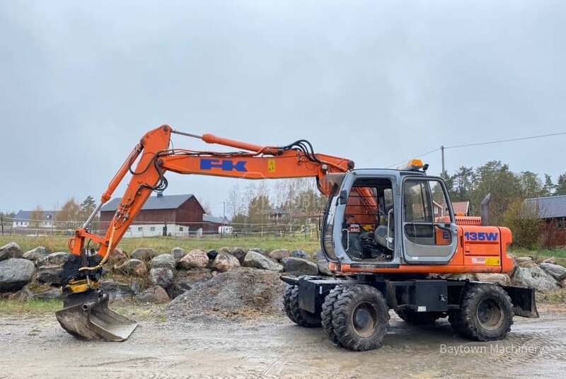 Hitachi EX 135W